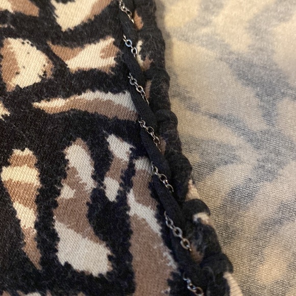 Dana Buchman Signature Woven V-Neck Short Sleeve Top - Picture 7 of 7